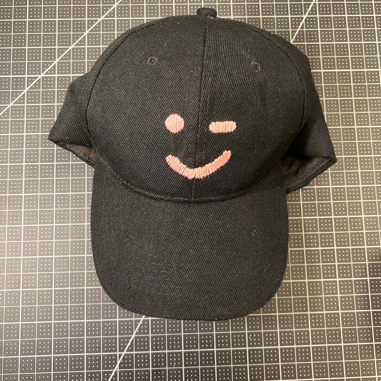 the (t)wink hat